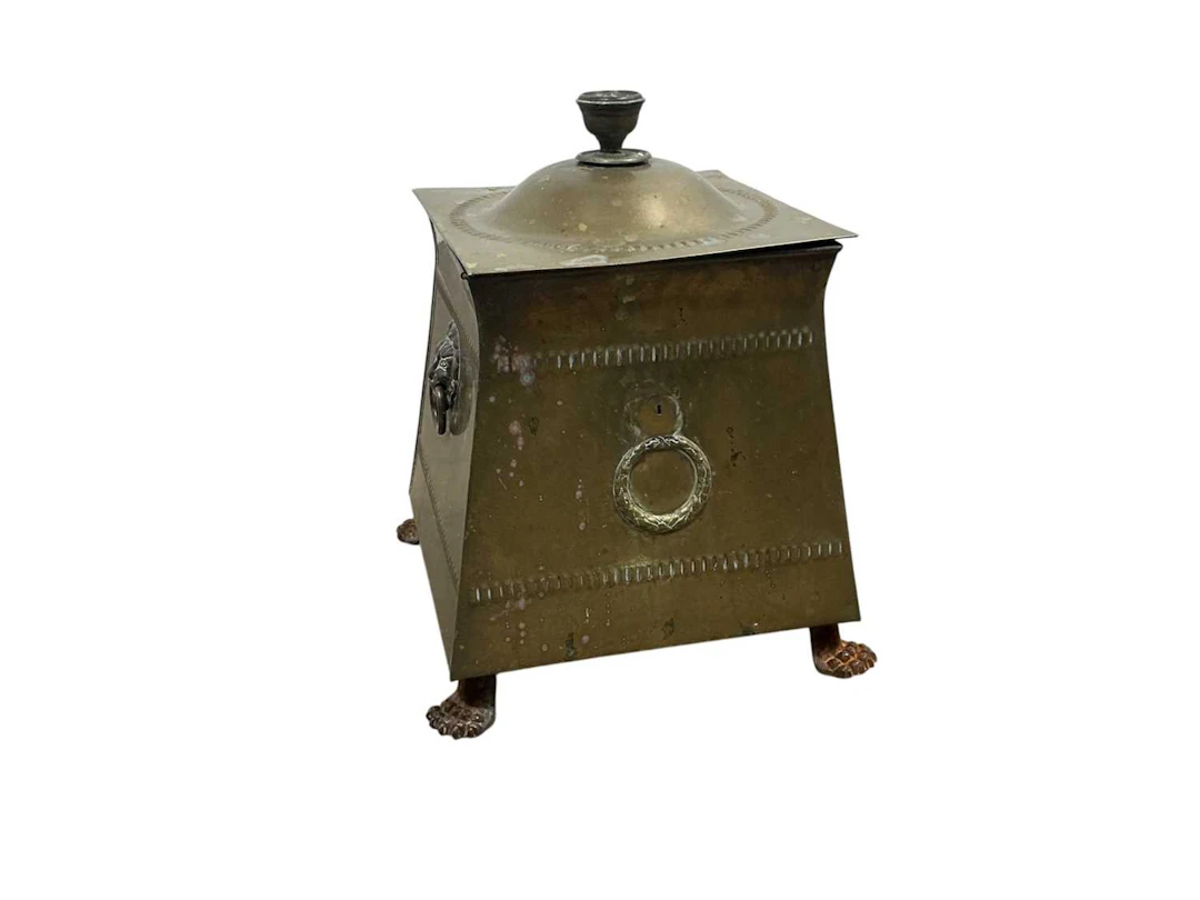BRASS LIDDED COAL BOX, EARLY 20TH CENTURY ALONG WITH A BRASS COAL SCUTTLE
