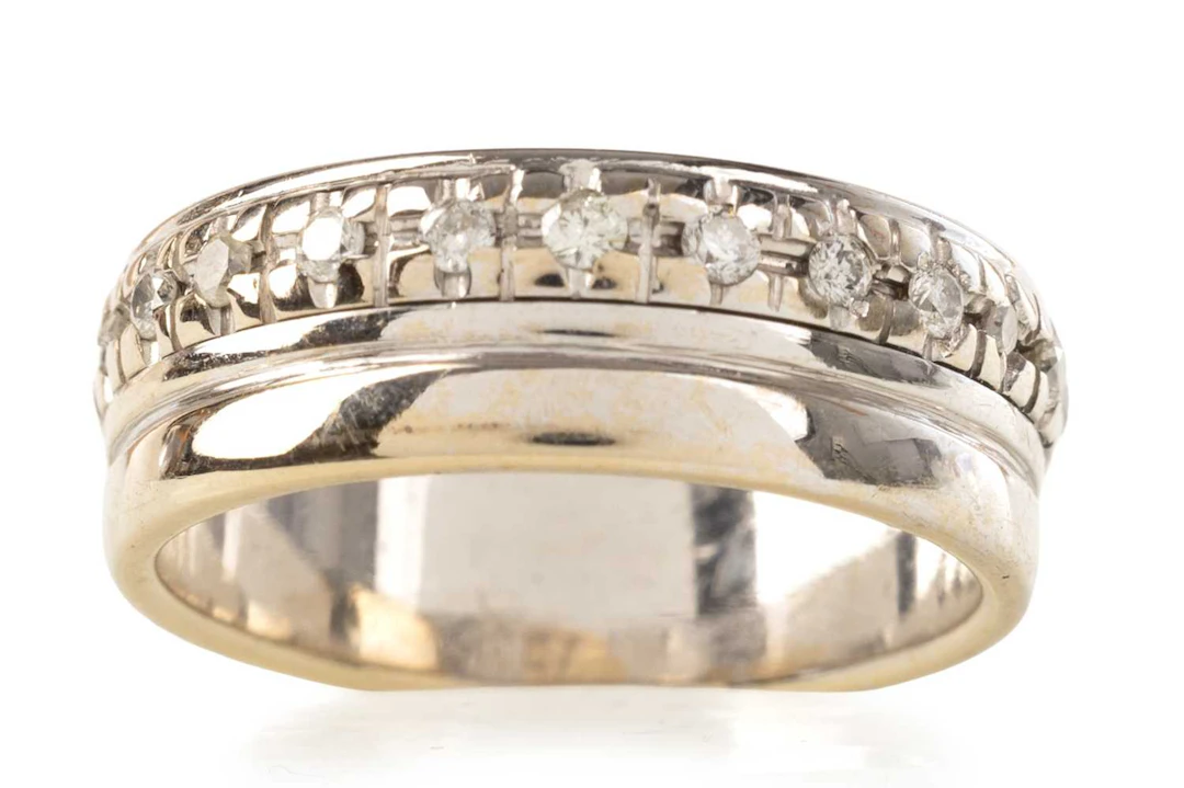 DIAMOND ETERNITY BAND LATE 20TH CENTURY