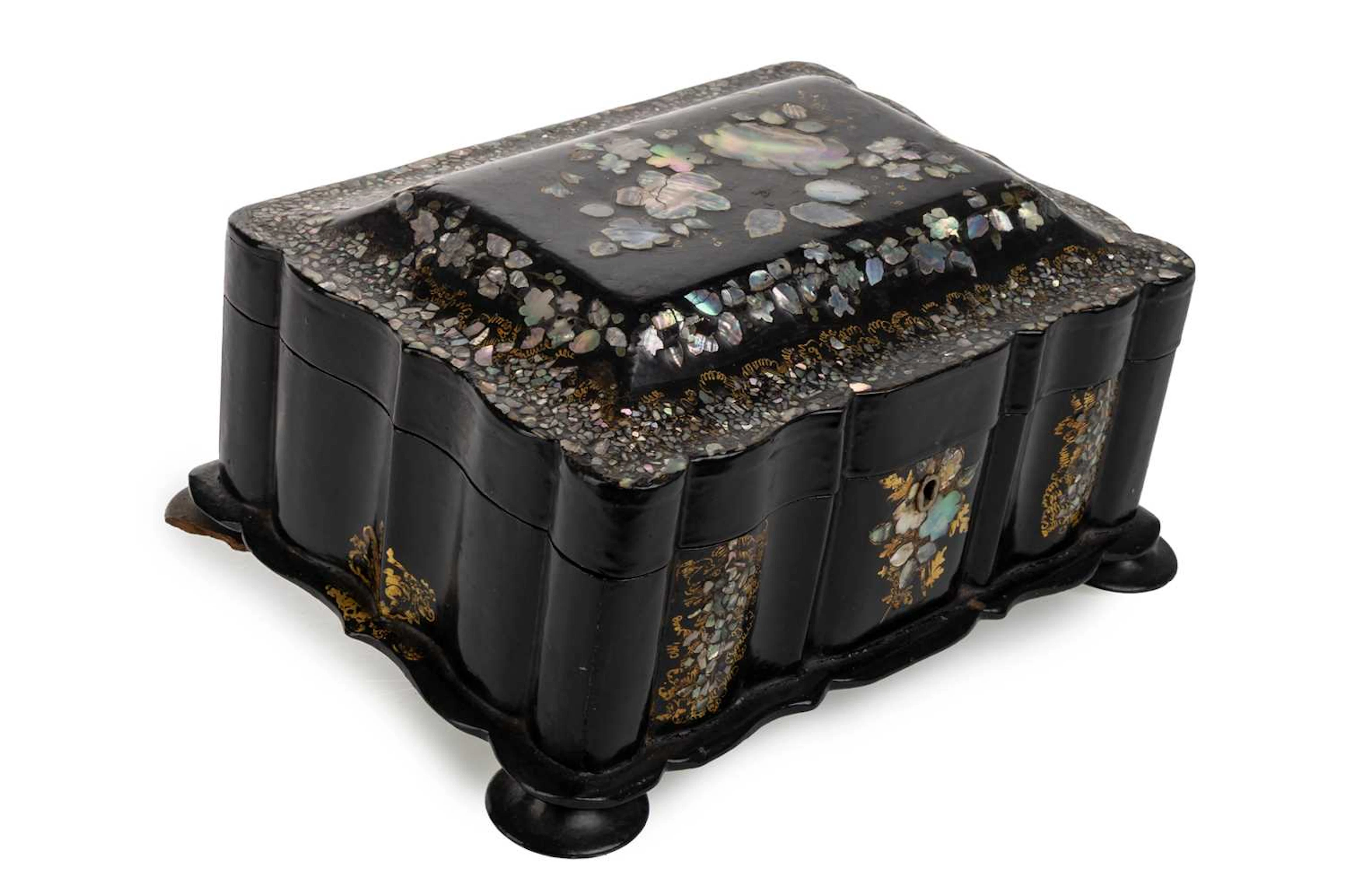 VICTORIAN PAPIER MACHE JEWELLERY CASKET LATE 19TH CENTURY