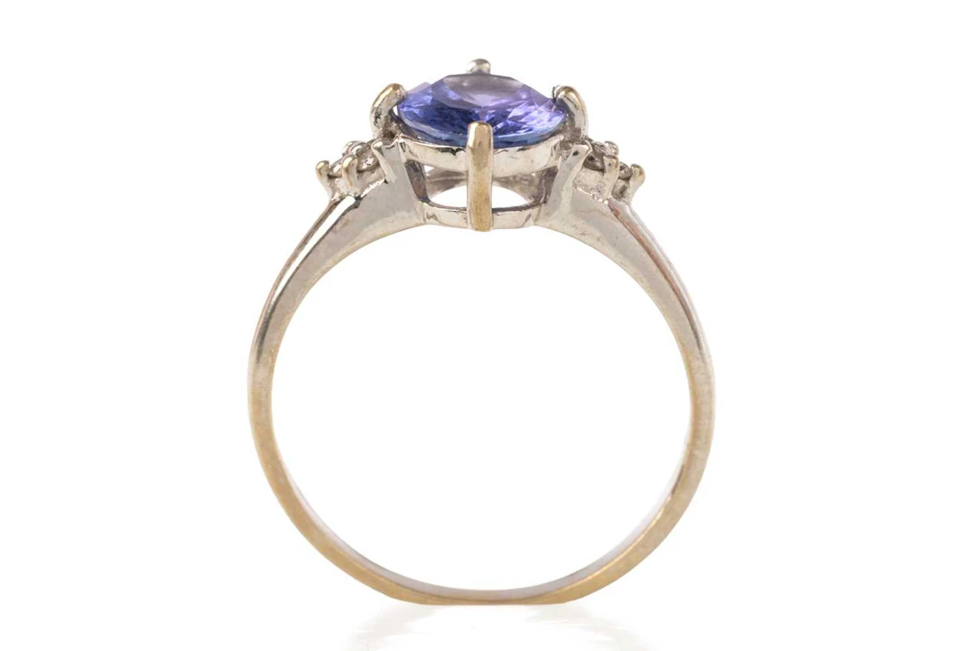 TANZANITE AND DIAMOND RING EARLY 21ST CENTURY