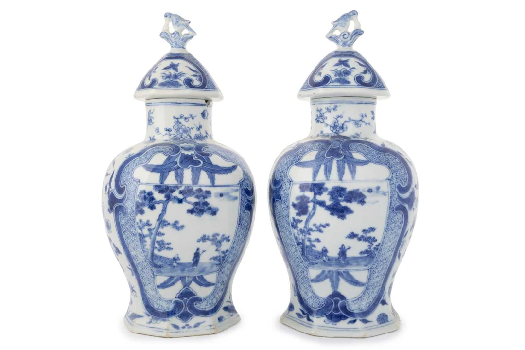 PAIR OF CHINESE BLUE AND WHITE LIDDED VASES LATE 19TH/EARLY 20TH CENTURY