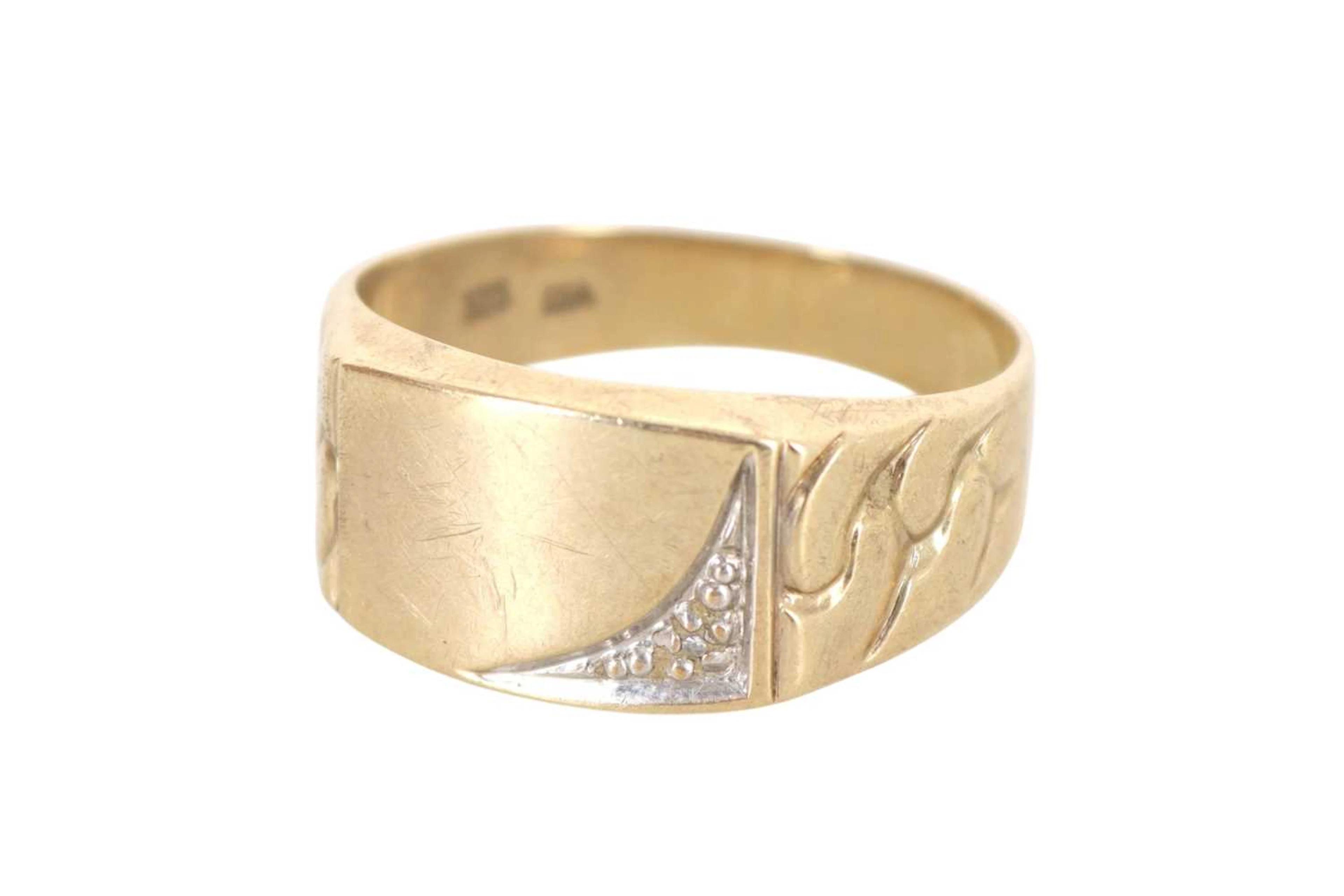 DIAMOND SIGNET RING LATE 20TH CENTURY