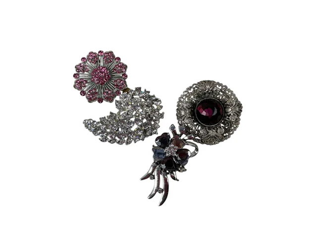 COLLECTION OF COSTUME JEWELLERY MID/LATE 20TH CENTURY