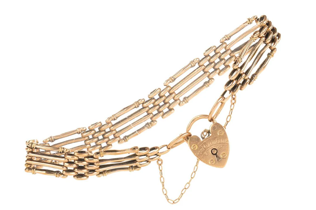 GOLD GATE BRACELET MID 20TH CENTURY
