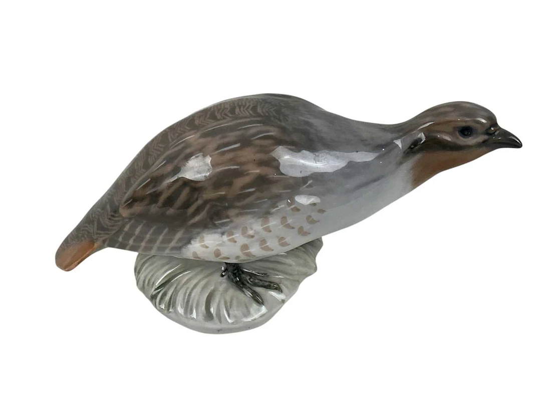 ROYAL COPENHAGEN FIGURE OF A GROUSE, MID 20TH CENTURY AND OTHER CERAMICS
