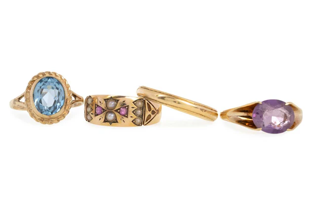 GROUP OF FOUR RINGS EARLY/MID 20TH CENTURY