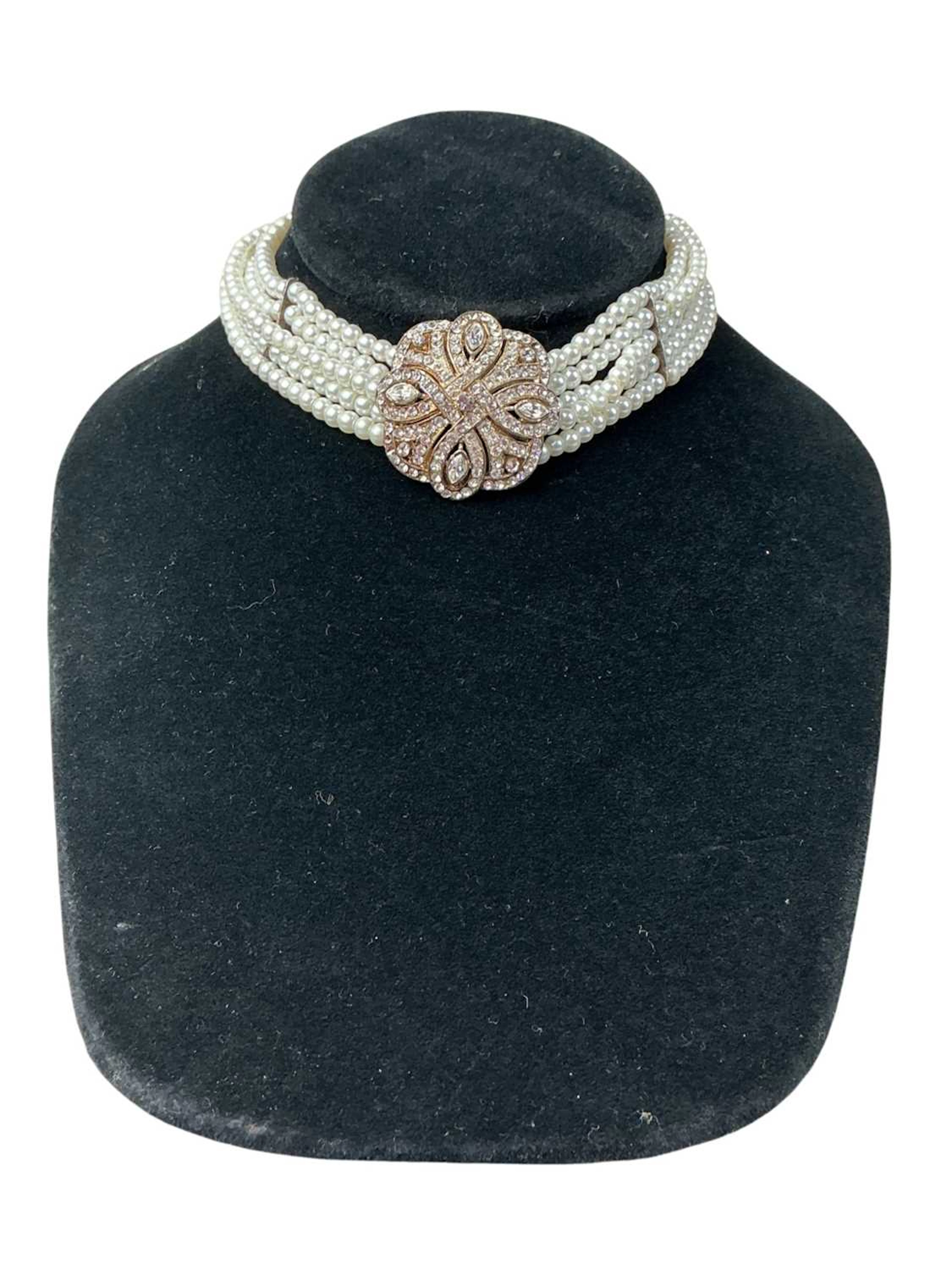 COLLECTION OF COSTUME JEWELLERY MID/LATE 20TH CENTURY