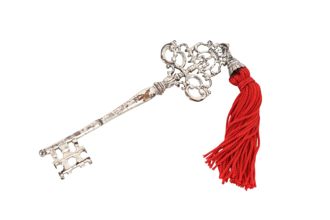 NOVELTY SILVER KEY, LATE 20TH CENTURY AND OTHER SILVER ITEMS