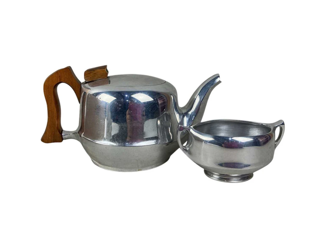 PICQUOT WARE STAINLESS STEEL TEA SERVICE MID 20TH CENTURY