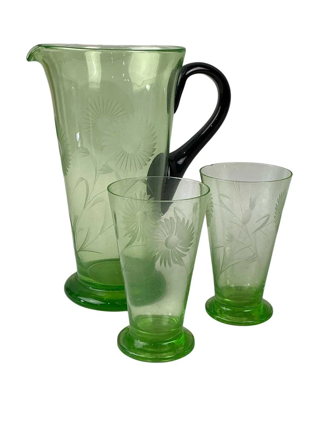URANIUM LEMONADE PITCHERS AND SEVEN PIECE GLASS SET, MID 20TH CENTURY