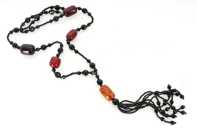 VINTAGE JET AND AMBER BEAD NECKLACE LATE 19TH/EARLY 20TH CENTURY