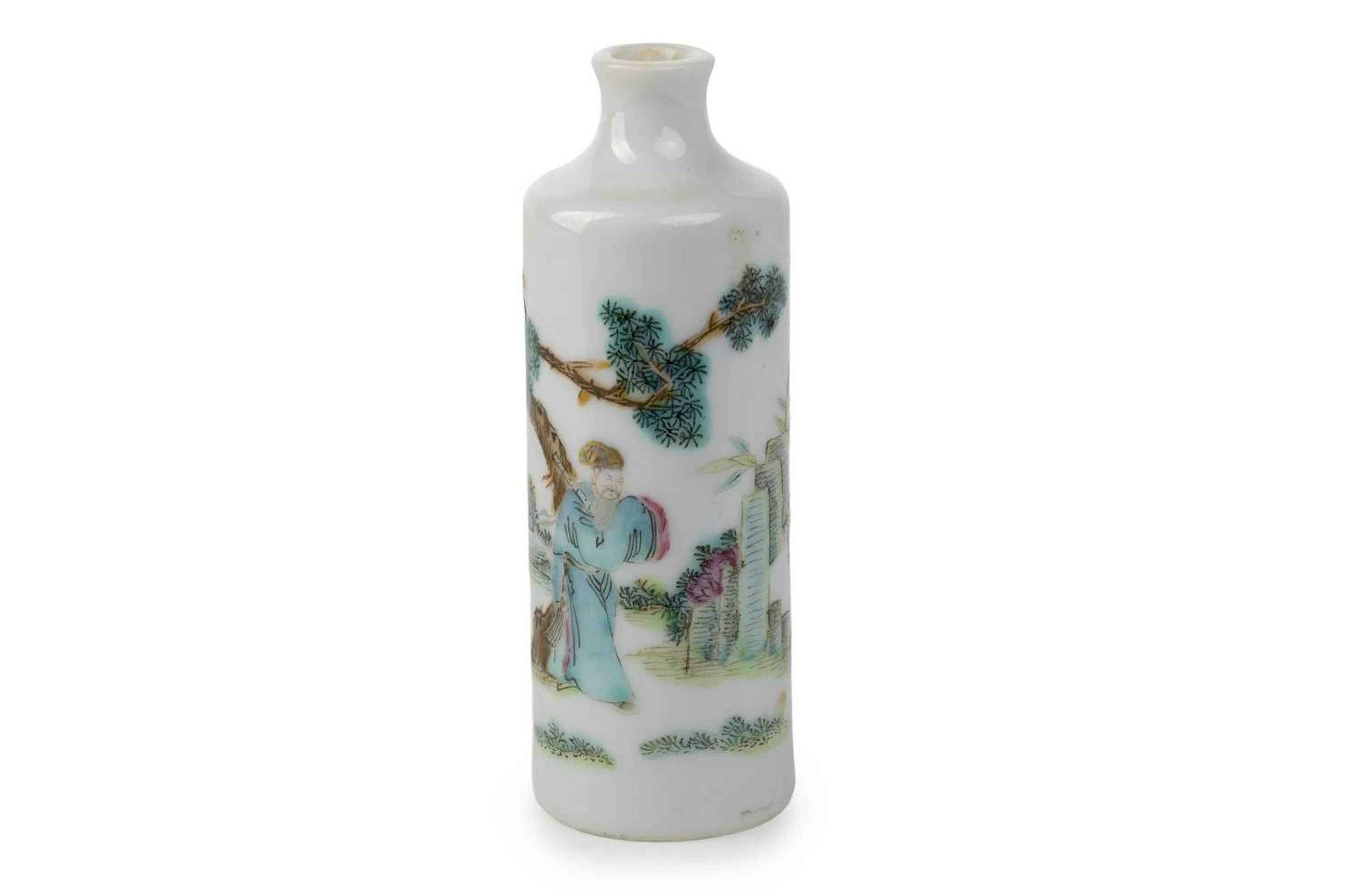 CHINESE FAMILLE VERTE PORCELAIN SNUFF BOTTLE LATE 19TH/EARLY 20TH CENTURY