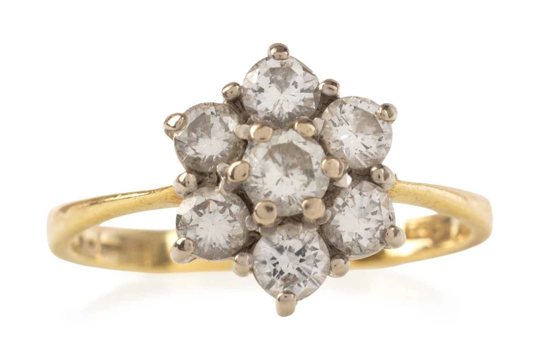 DIAMOND CLUSTER RING LATE 20TH CENTURY