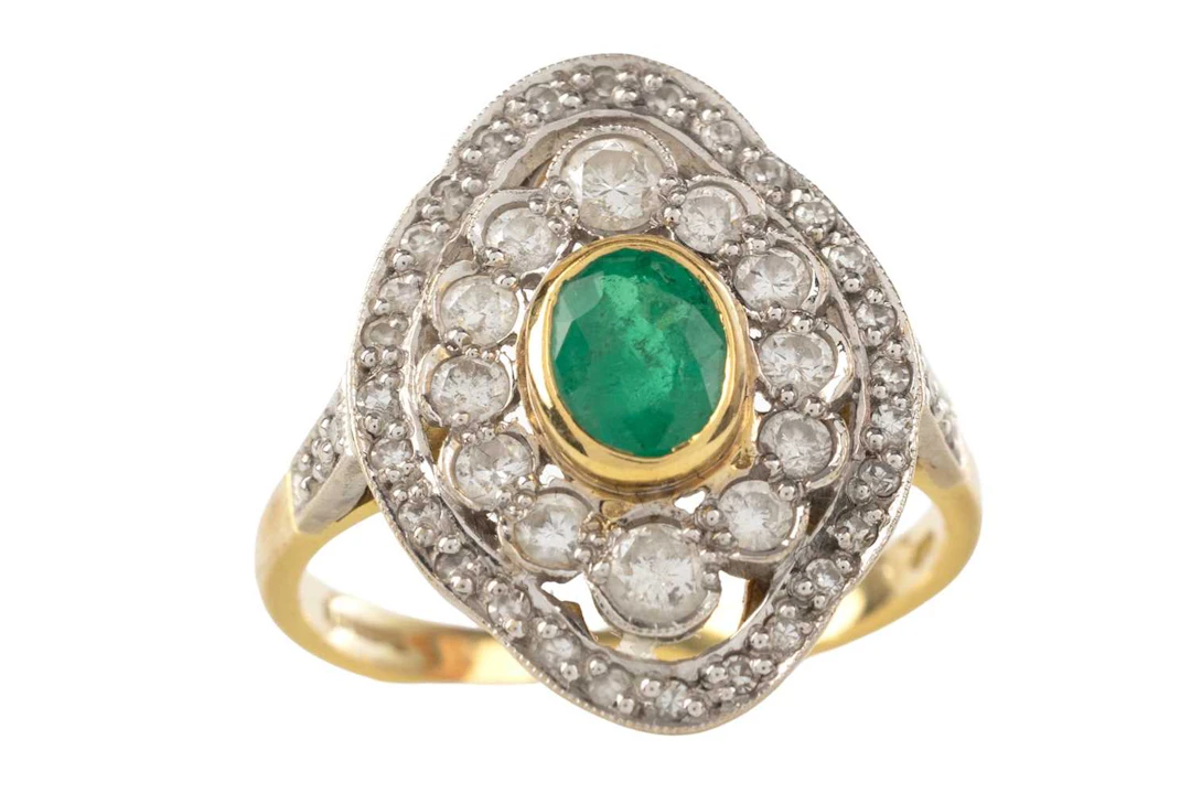 ART DECO STYLE EMERALD AND DIAMOND CLUSTER RING MID/LATE 20TH CENTURY
