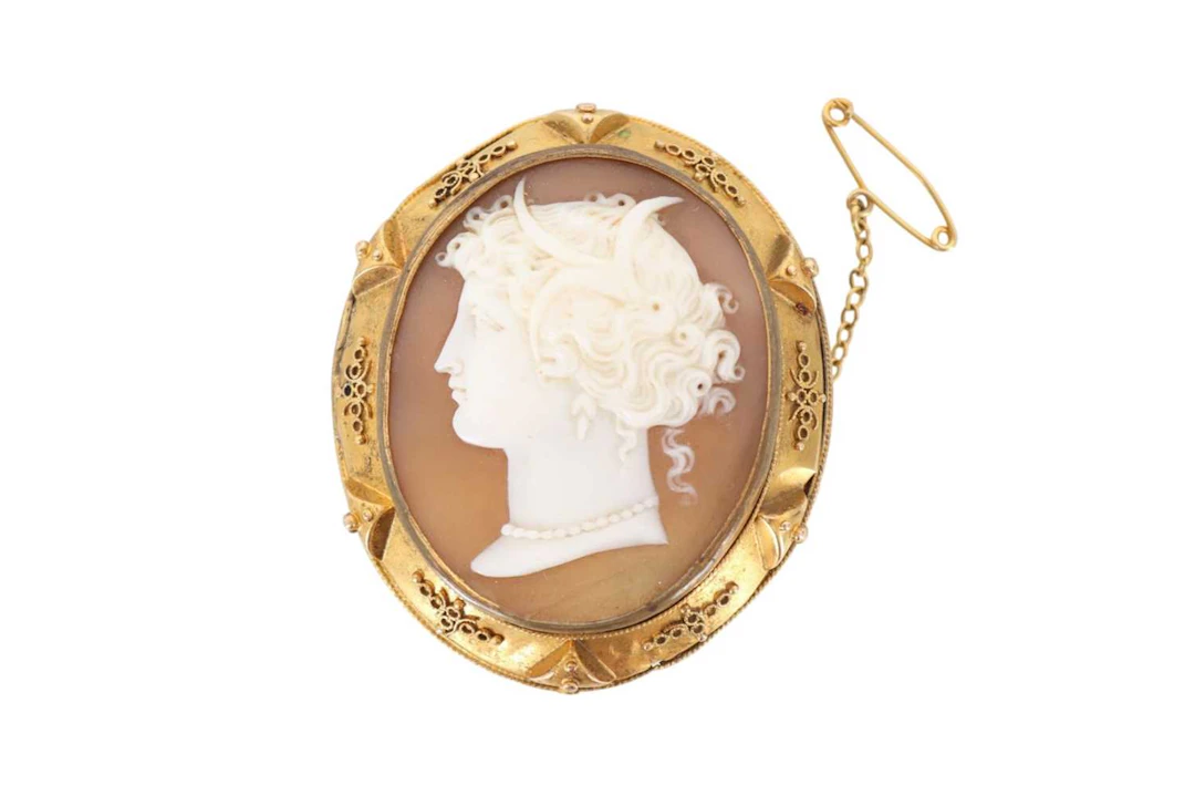 OVAL CAMEO BROOCH MID 19TH CENTURY