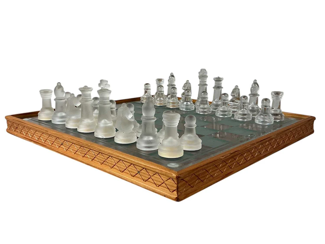 GLASS CHESS SET LATE 20TH CENTURY
