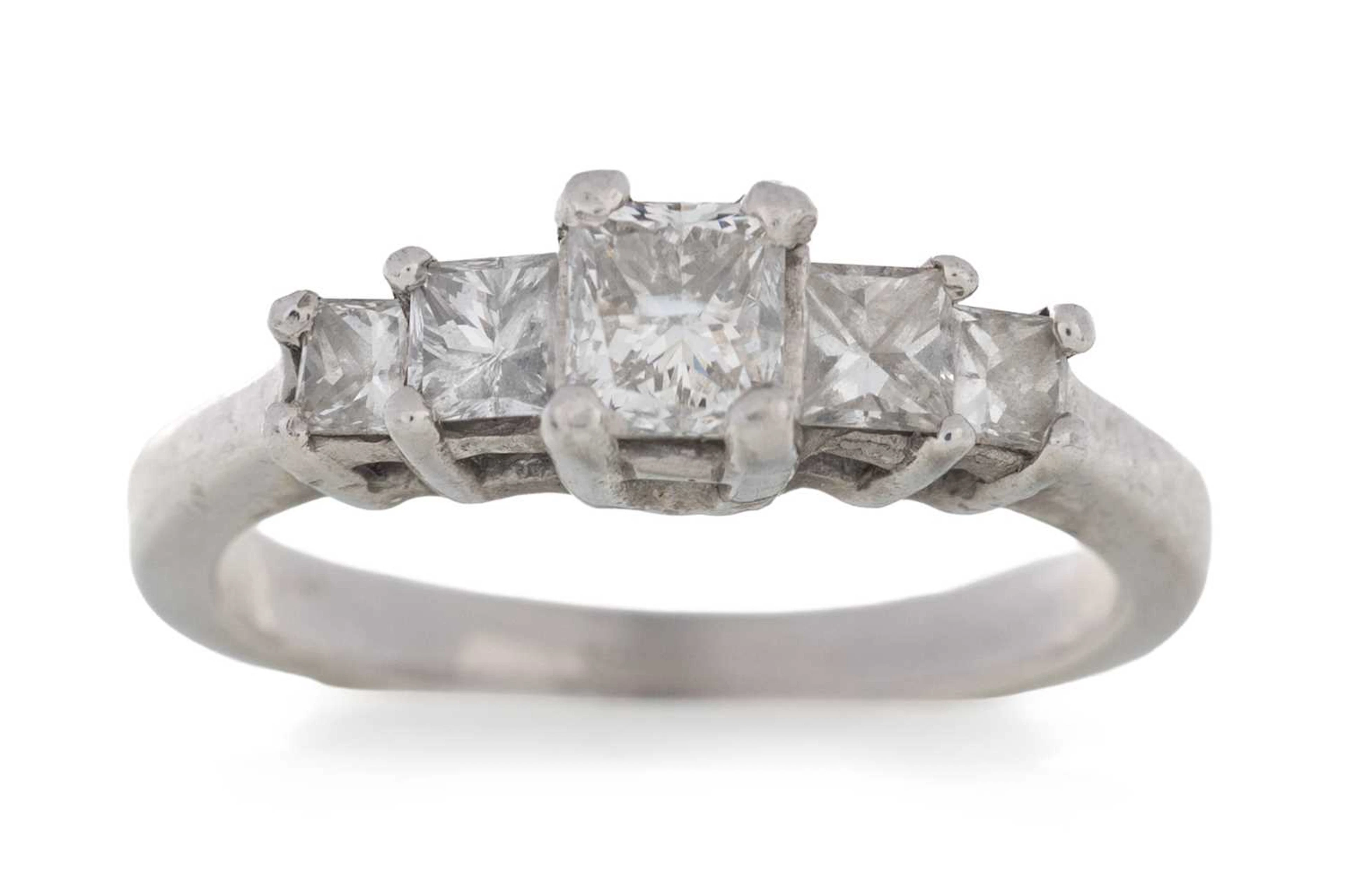 DIAMOND FIVE STONE RING LATE 20TH CENTURY