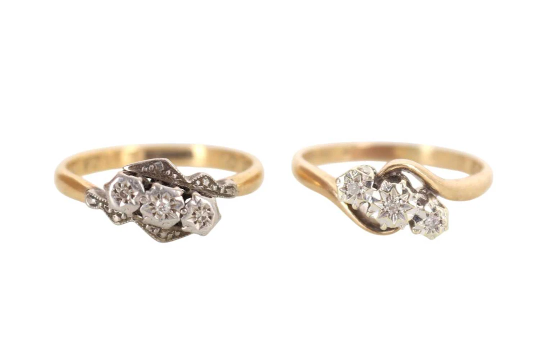 TWO DIAMOND THREE STONE RINGS LATE 20TH CENTURY