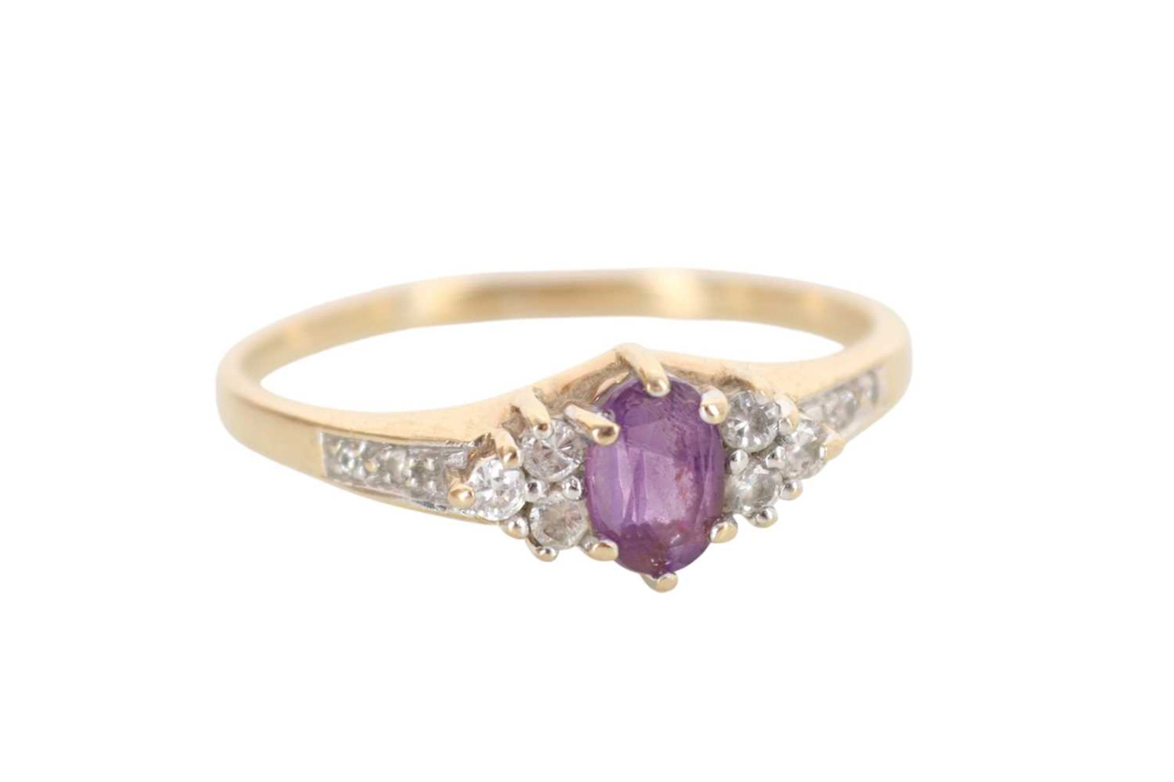 AMETHYST AND DIAMOND RING LATE 20TH CENTURY