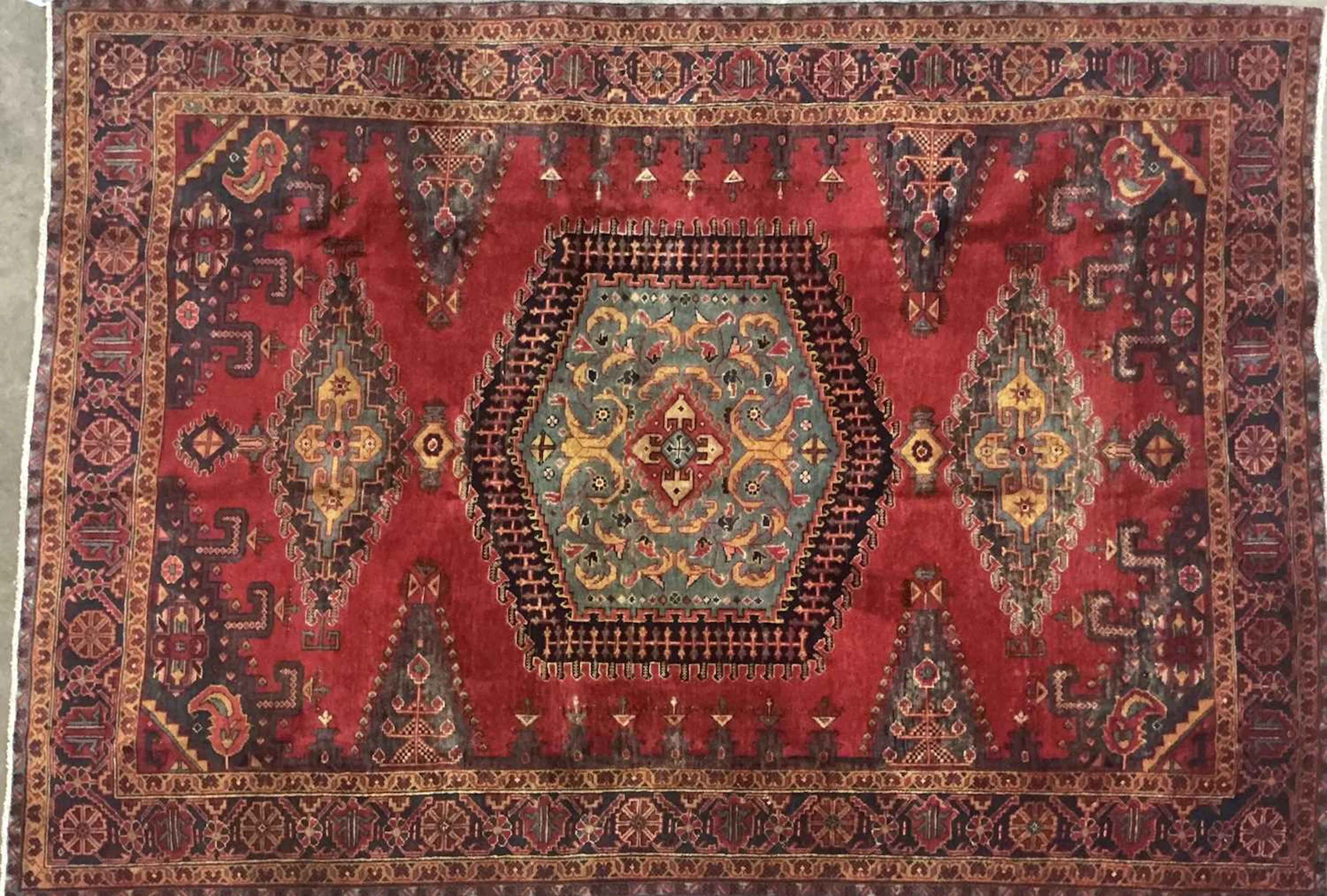 PERSIAN VEIS RUG MID 20TH CENTURY