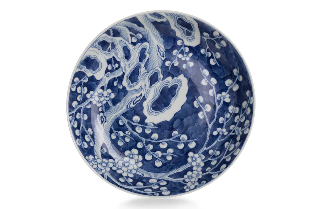 CHINESE BLUE AND WHITE PORCELAIN DISH LATE 19TH CENTURY