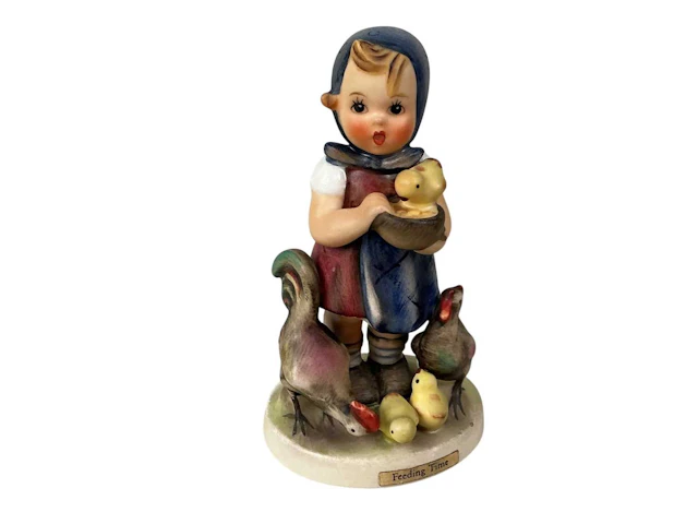 GROUP OF CERAMIC FIGURES LATE 20TH CENTURY