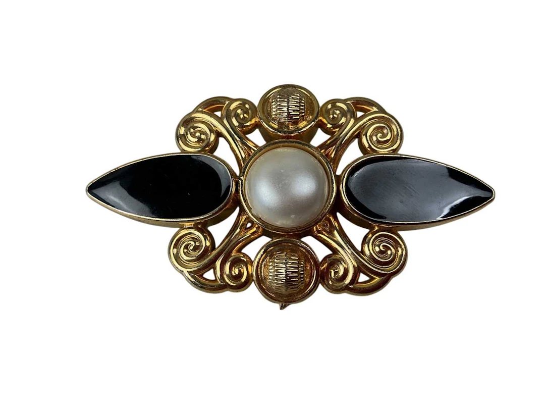 COLLECTION OF COSTUME JEWELLERY LATE 20TH CENTURY