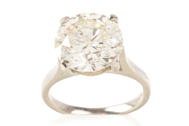 IMPRESSIVE DIAMOND SOLITAIRE RING 21ST CENTURY