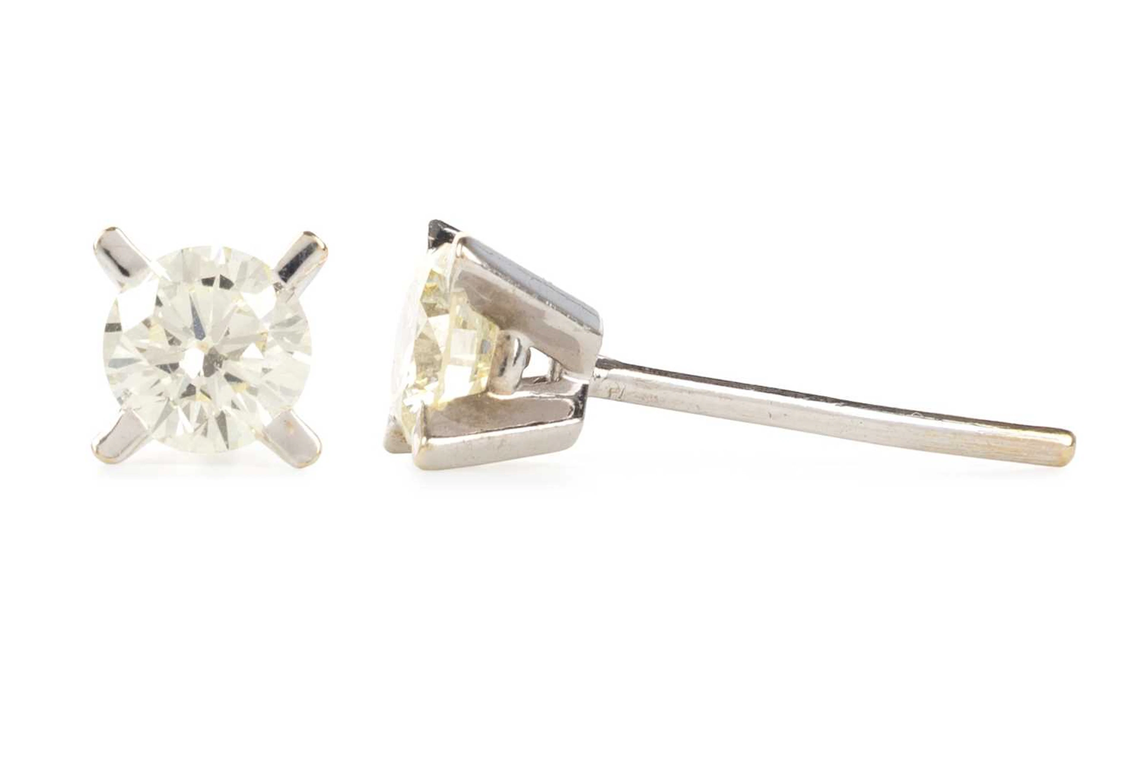 PAIR OF DIAMOND STUD EARRINGS 21ST CENTURY