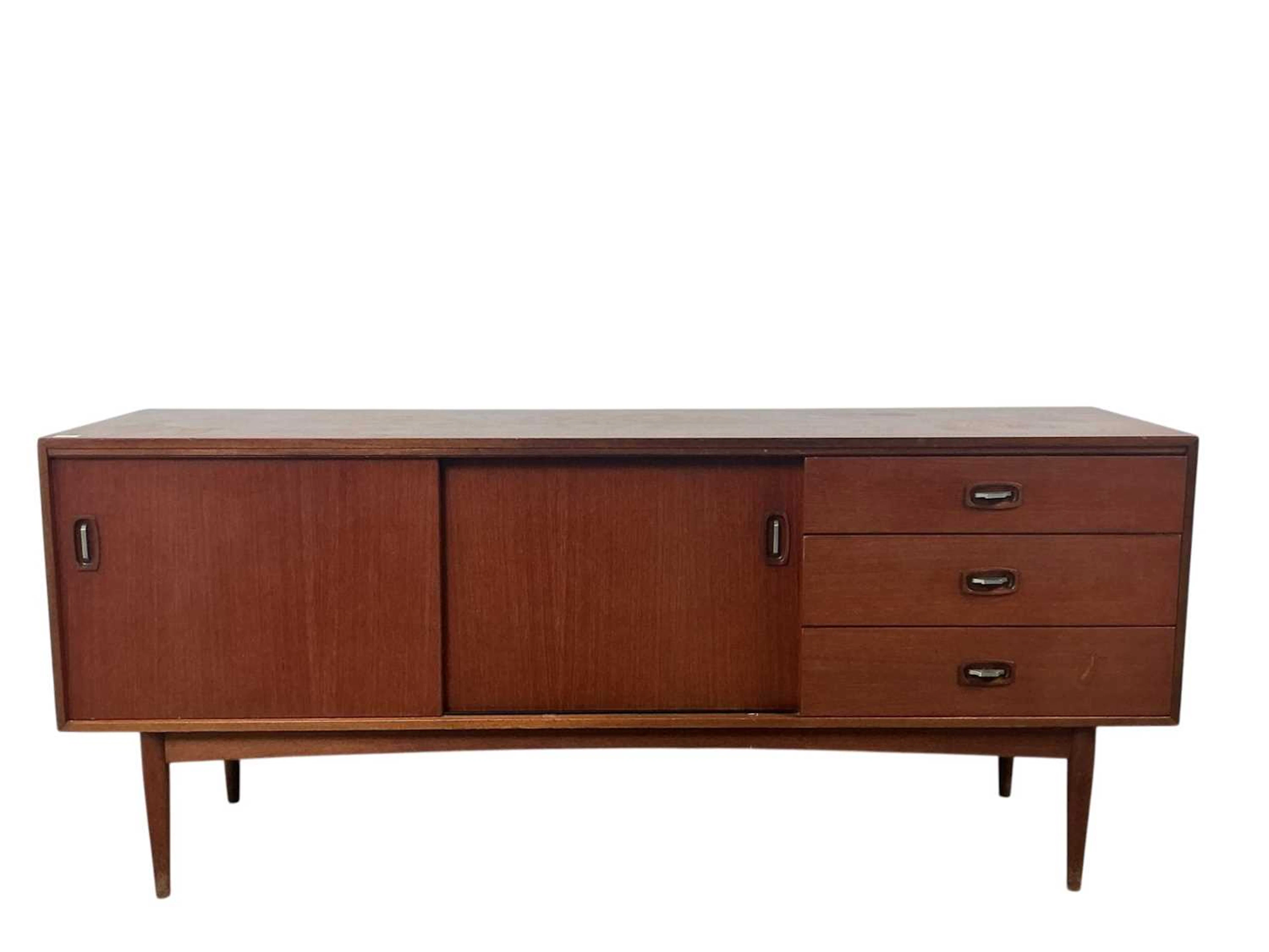 MID CENTURY AUSTIN SUITE TEAK SIDEBOARD CIRCA 1970s