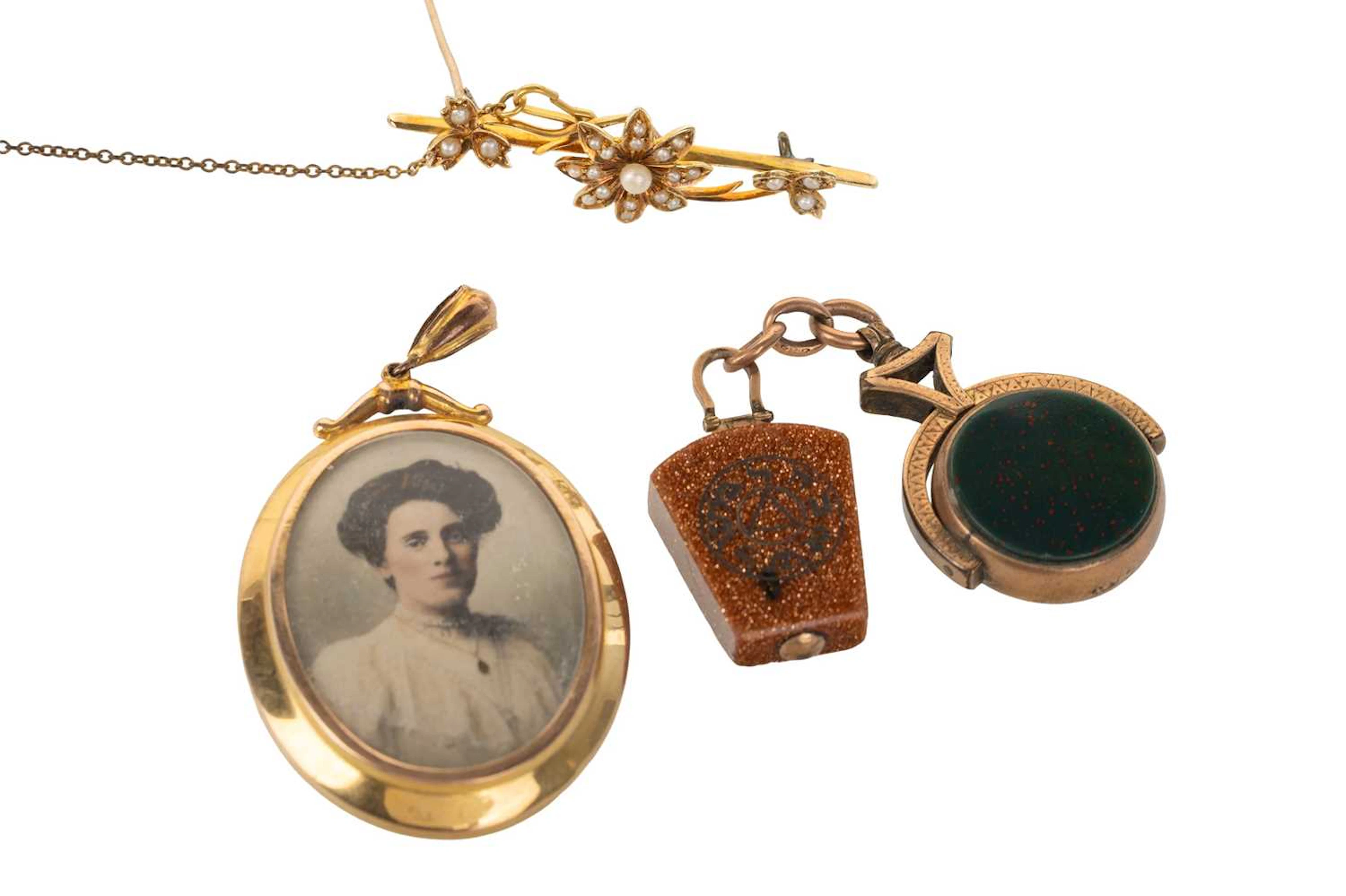 GROUP OF JEWELLERY LATE 19TH/EARLY 20TH CENTURY