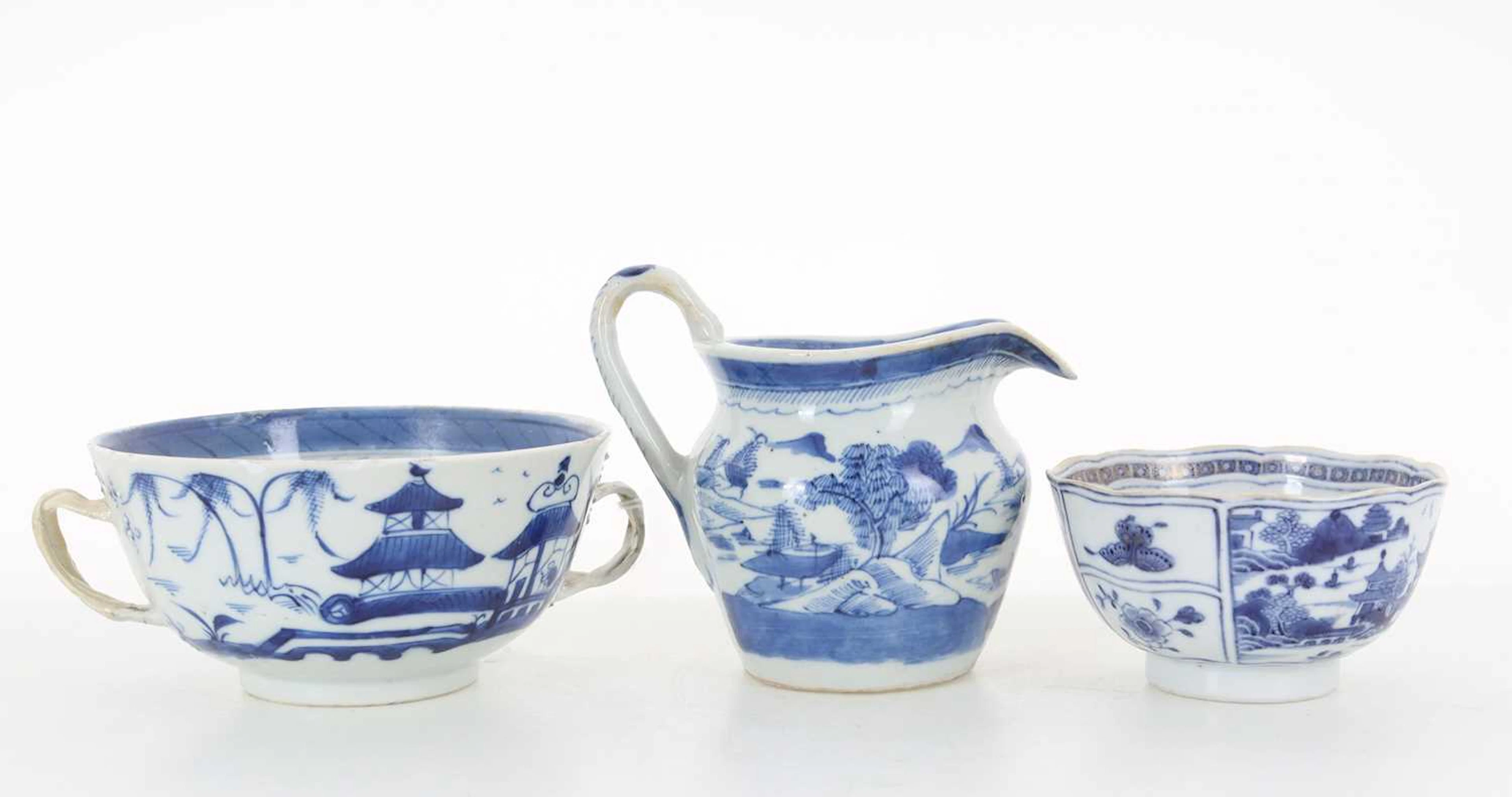 GROUP OF CHINESE BLUE AND WHITE PORCELAIN LATE 19TH AND EARLY 20TH CENTURY