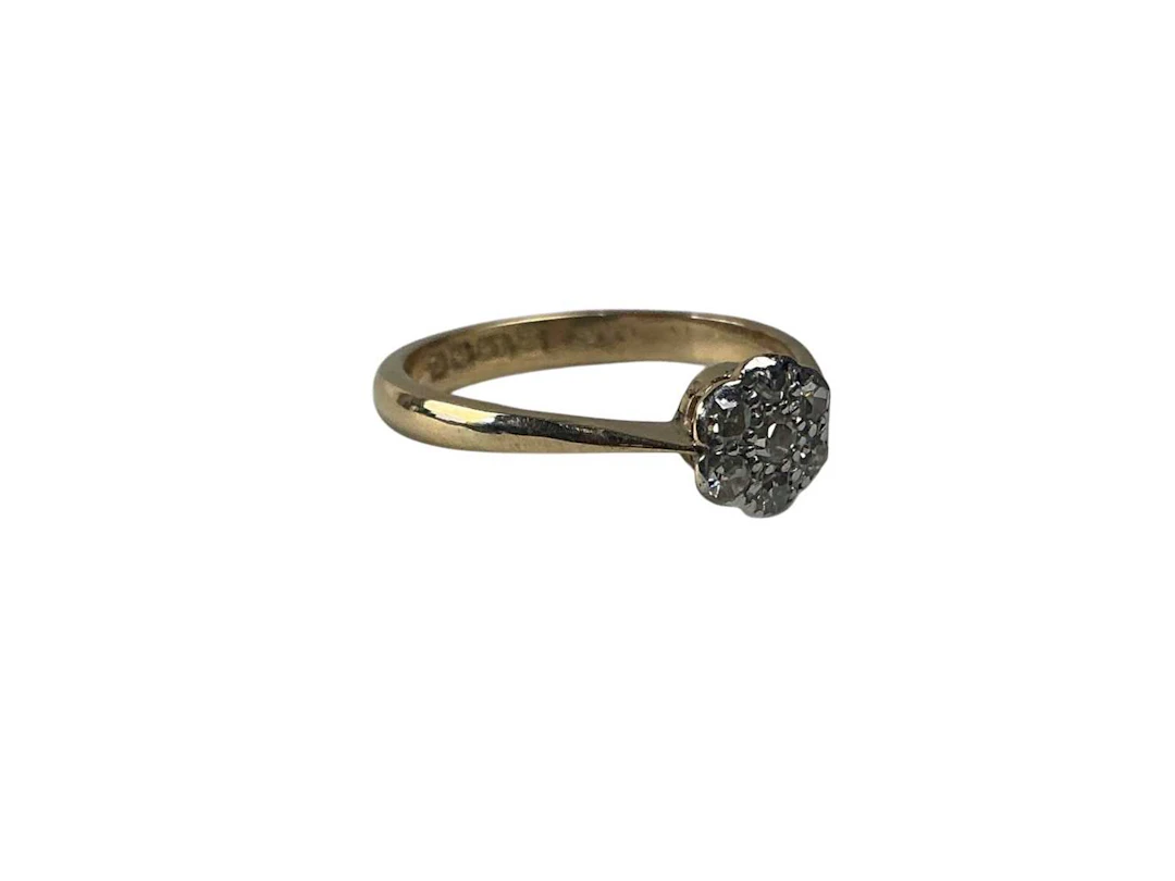 DIAMOND CLUSTER RING EARLY/MID 20TH CENTURY