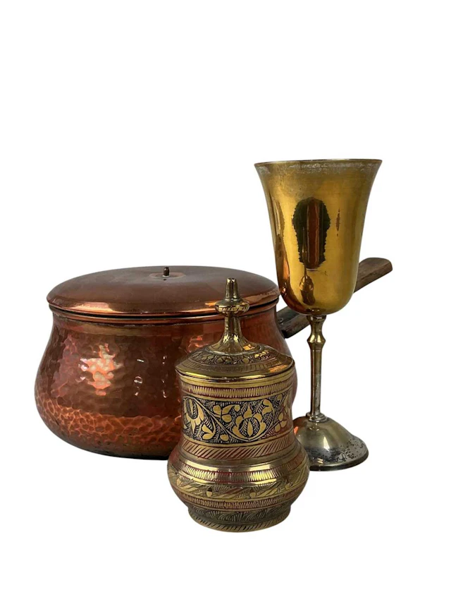 GROUP OF COPPER AND BRASSWARE EARLY 20TH CENTURY AND LATER