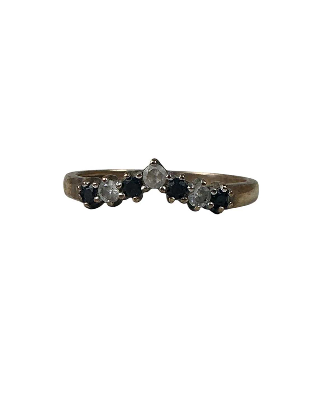 GOLD DRESS RING, LATE 20TH CENTURY ALONG WITH A GOLD PENDANT AND A