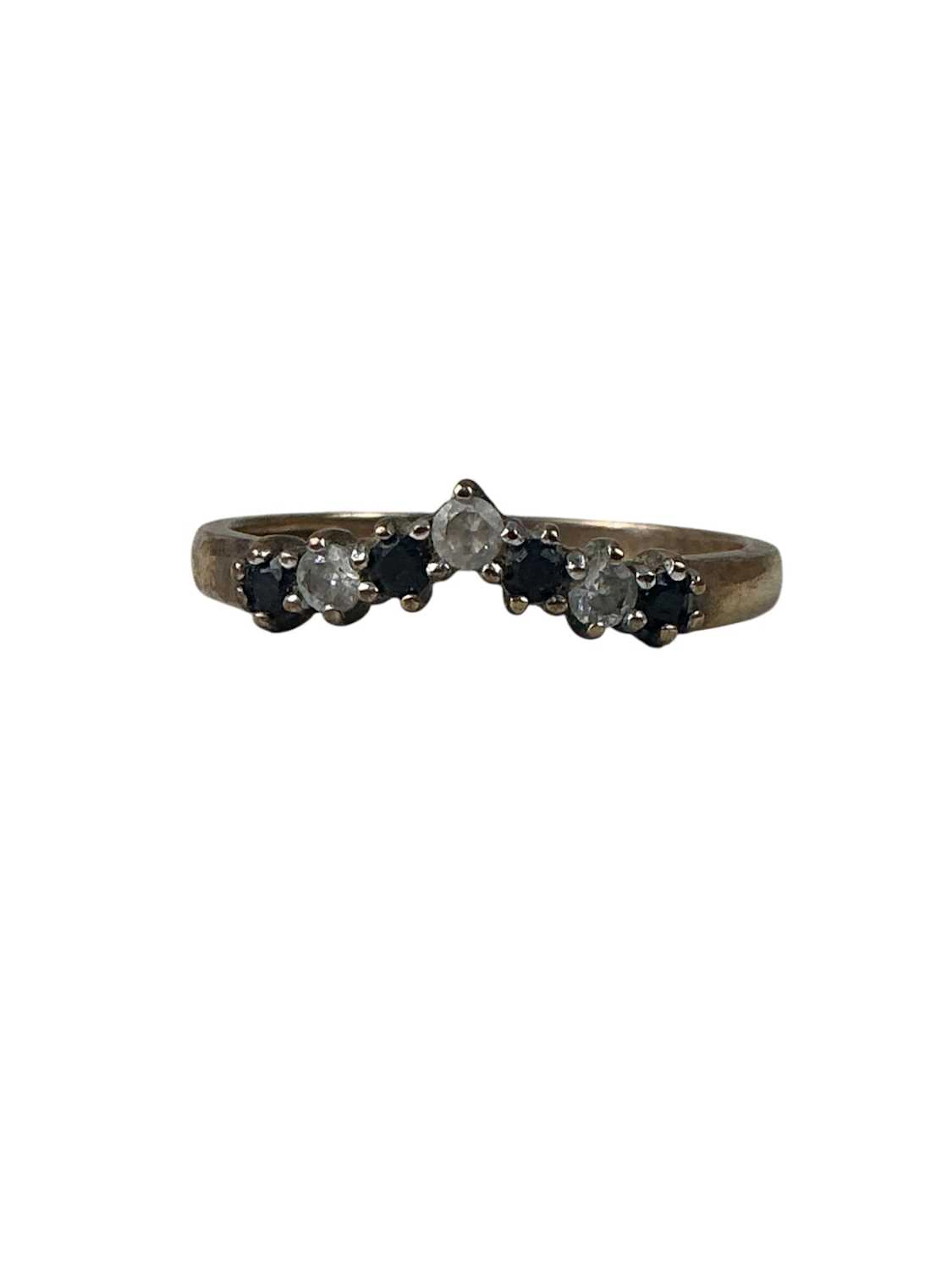 GOLD DRESS RING, LATE 20TH CENTURY ALONG WITH A GOLD PENDANT AND A