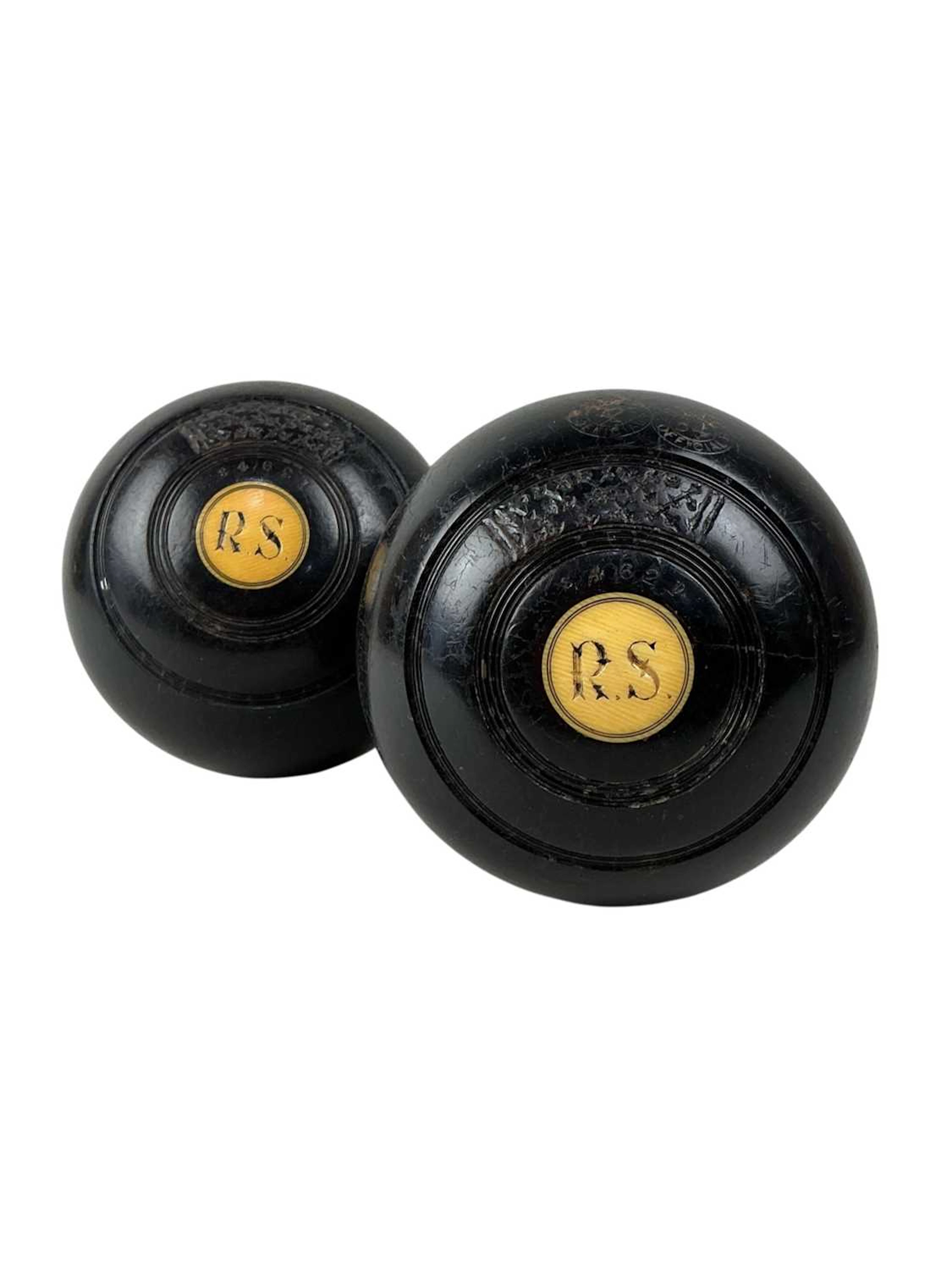 VINTAGE SET OF LAWN BOWLS MID 20TH CENTURY