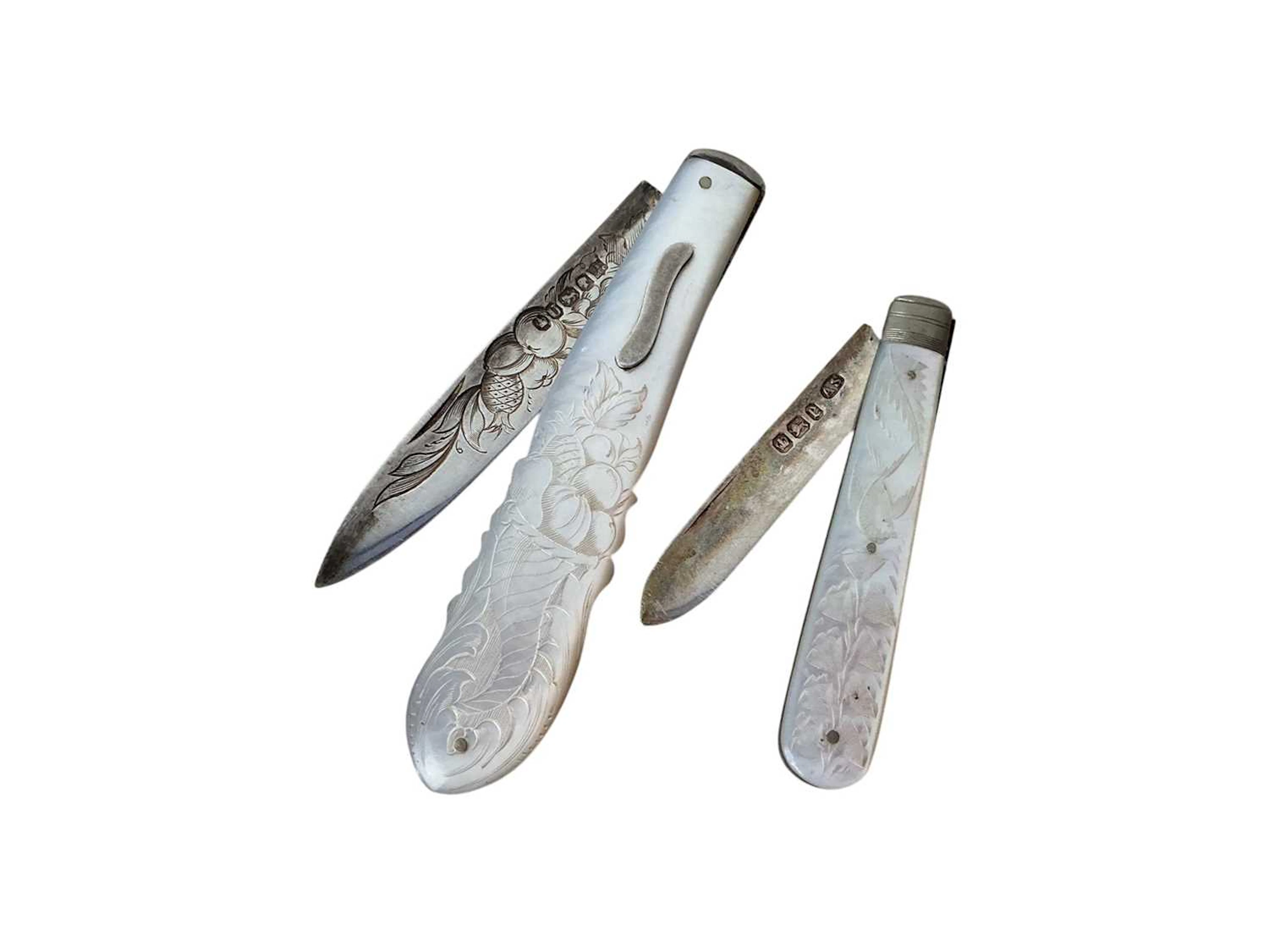 TWO SILVER AND MOTHER OF PEARL FRUIT KNIVES LATE 19TH/EARLY 20TH CENTURY