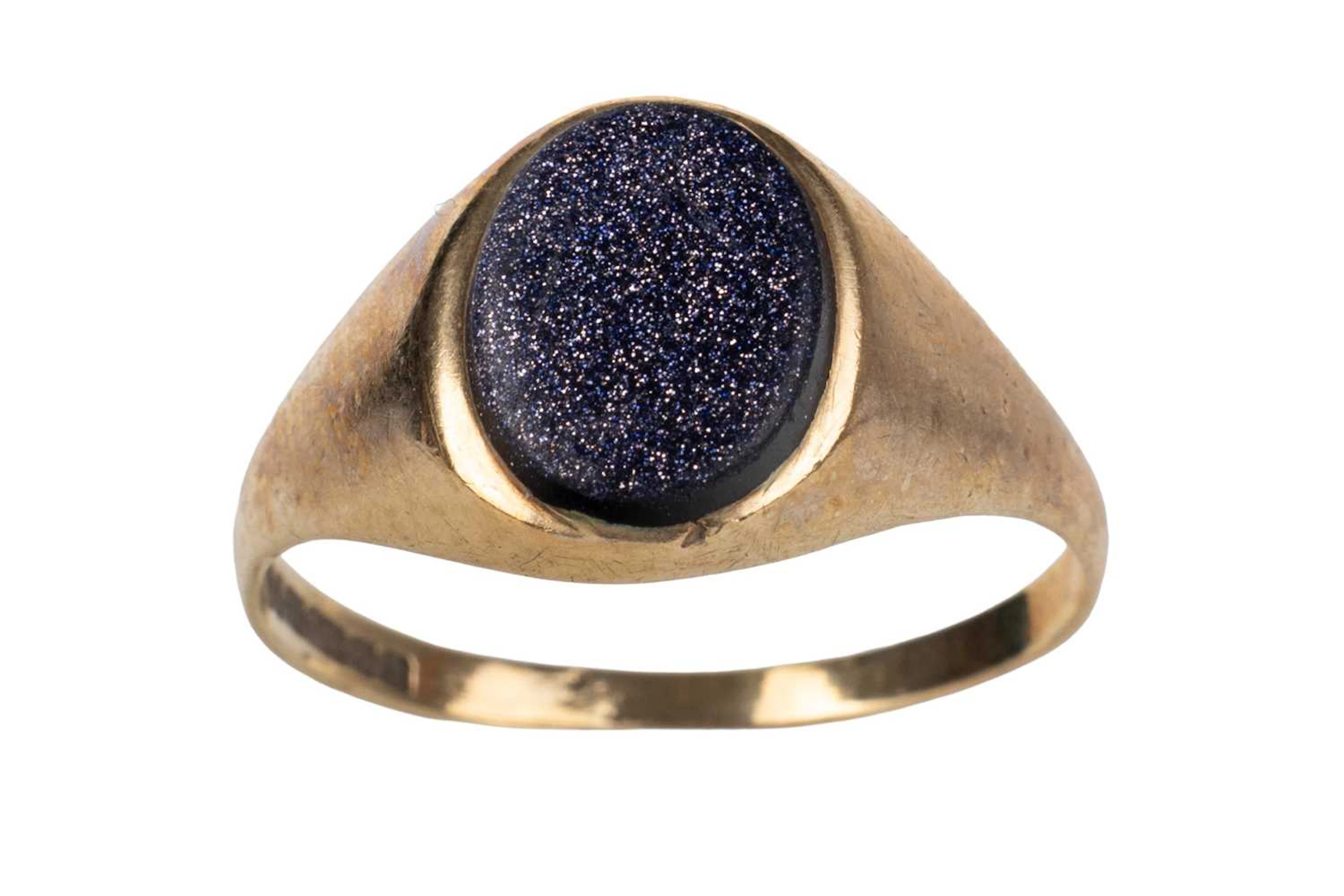 PURPLE SUNSTONE SIGNET RING MID / LATE 20TH CENTURY