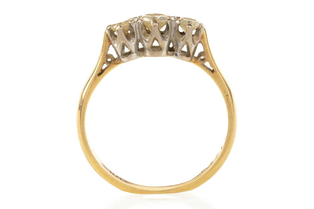 DIAMOND THREE STONE RING LATE 20TH CENTURY