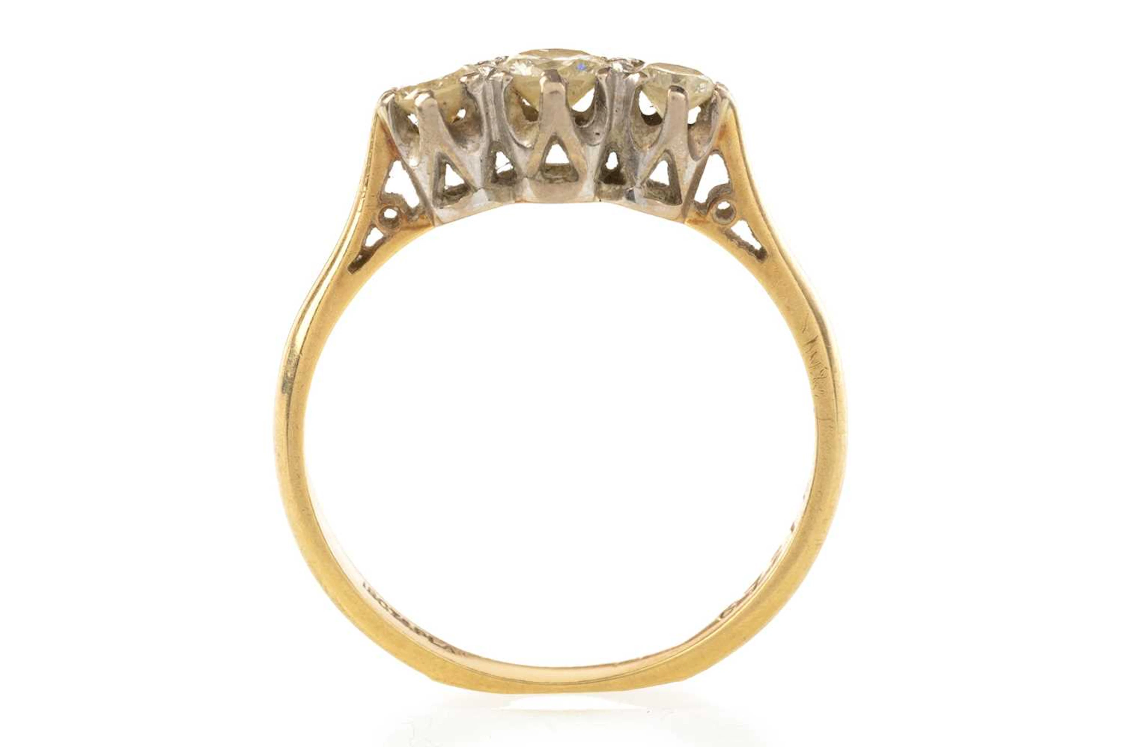 DIAMOND THREE STONE RING LATE 20TH CENTURY