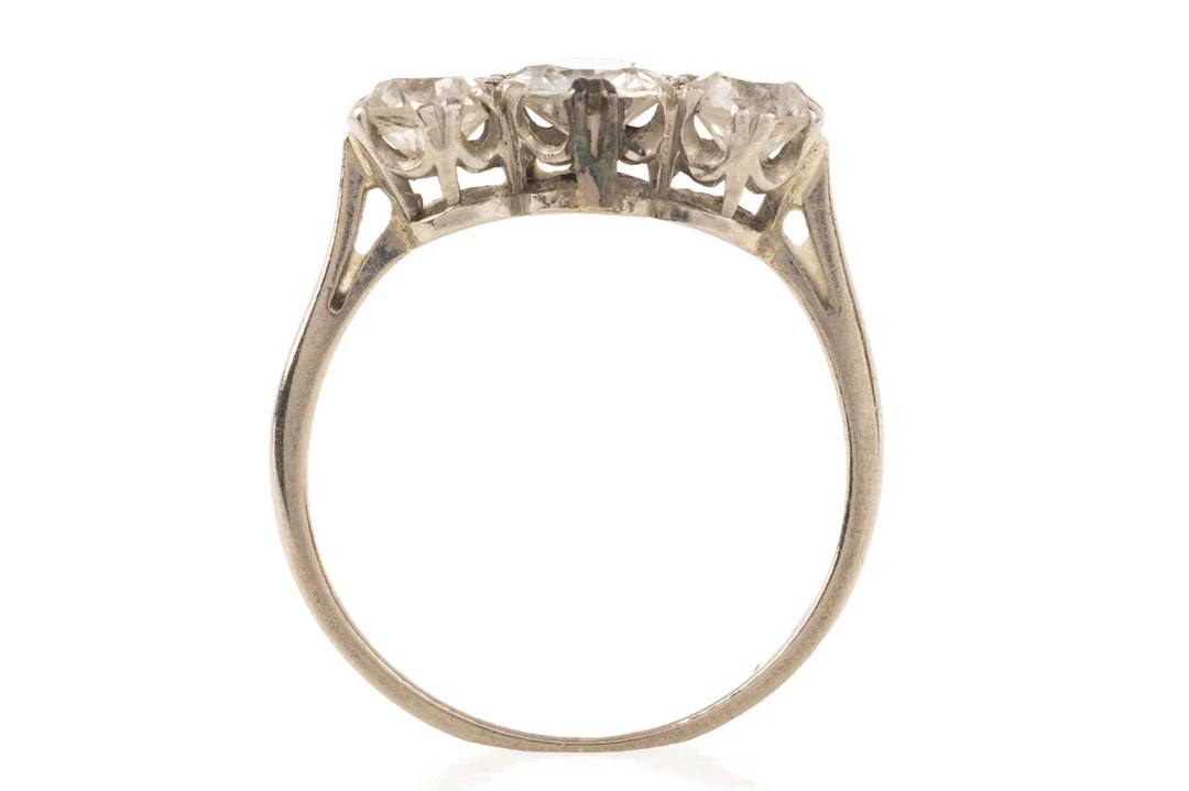 DIAMOND THREE STONE RING EARLY 20TH CENTURY