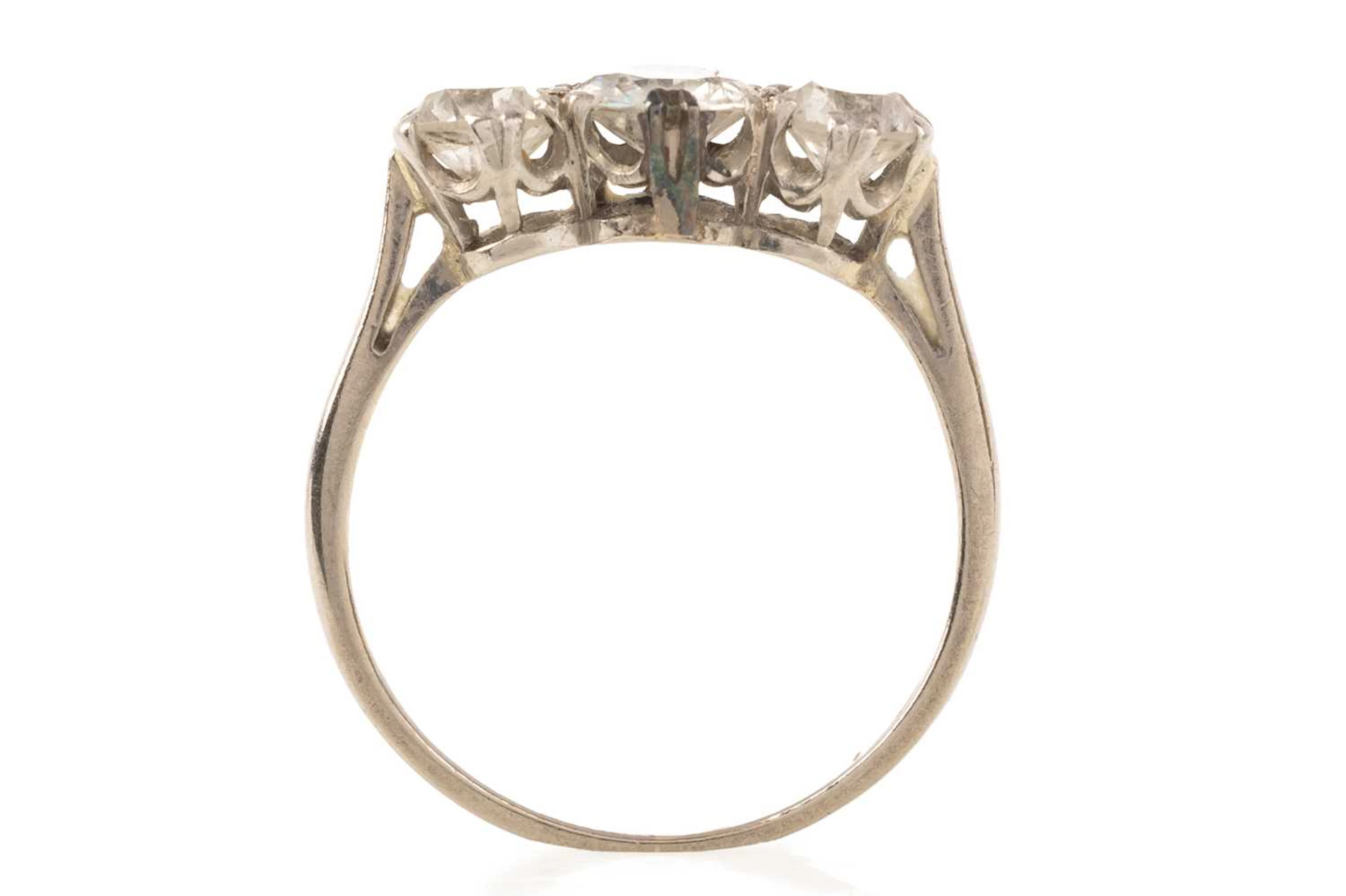 DIAMOND THREE STONE RING EARLY 20TH CENTURY