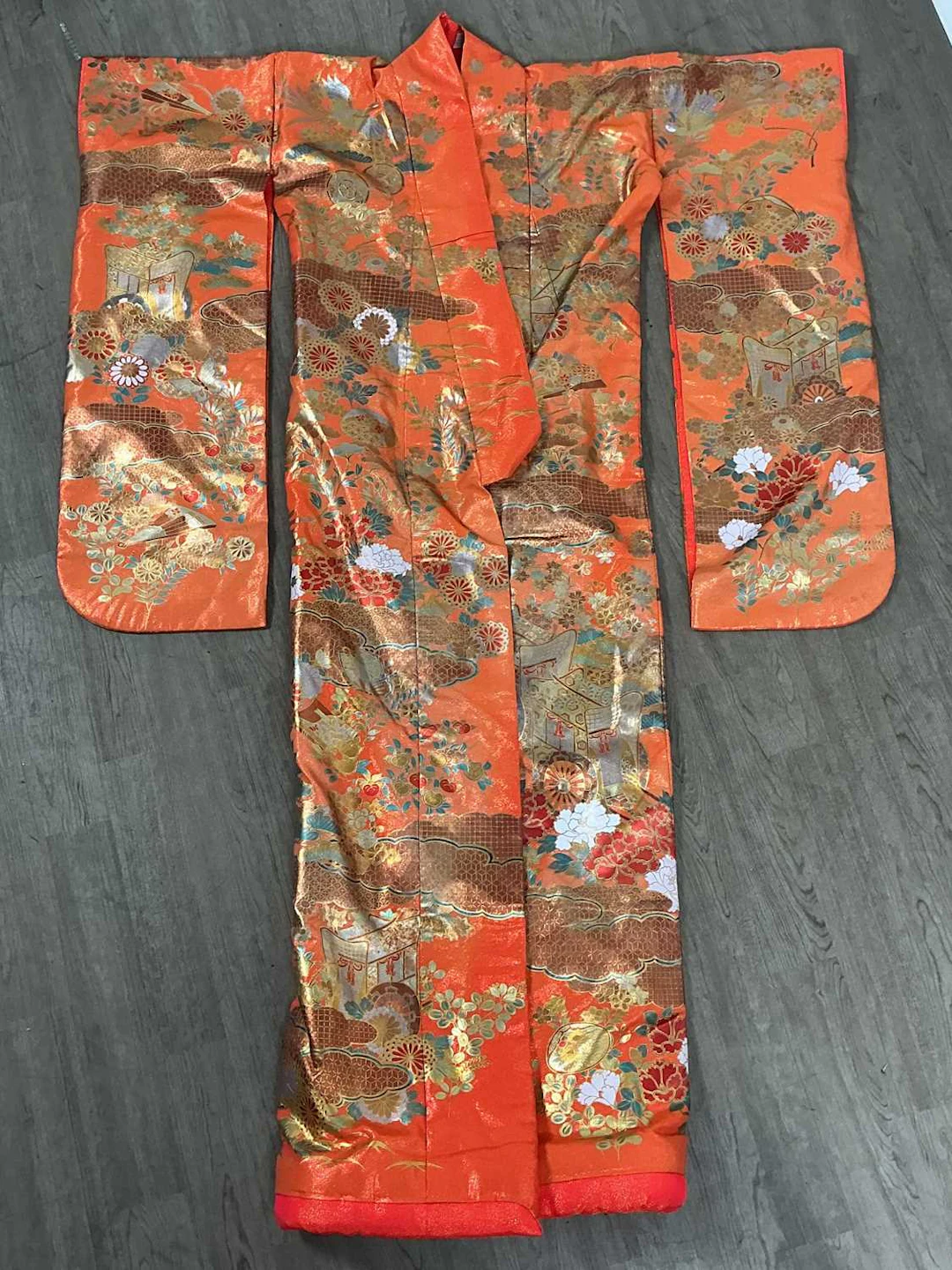 JAPANESE WEDDING KIMONO LATE 20TH CENTURY