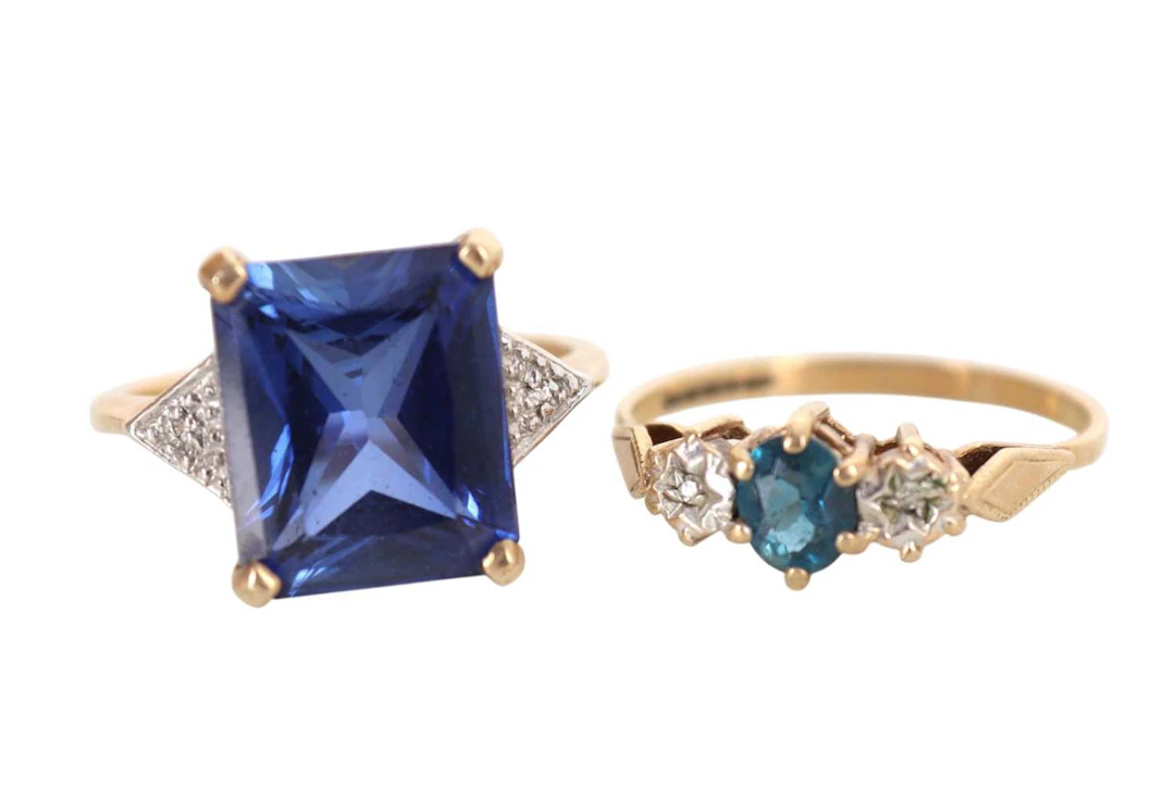 TWO GEM SET RINGS LATE 20TH CENTURY