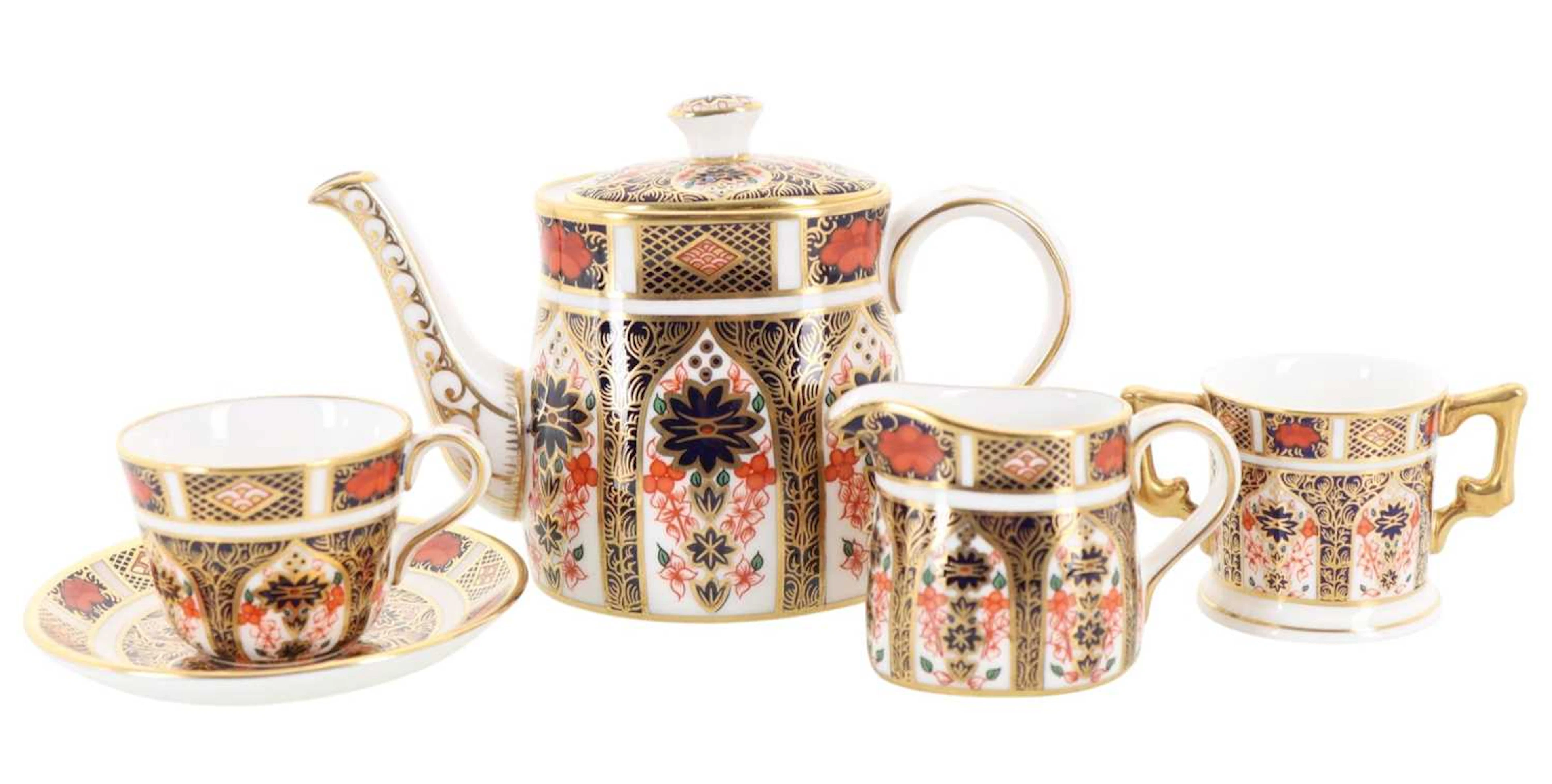 GROUP OF ROYAL CROWN DERBY CERAMICS, LATE 20TH CENTURY AND OTHER ITEMS