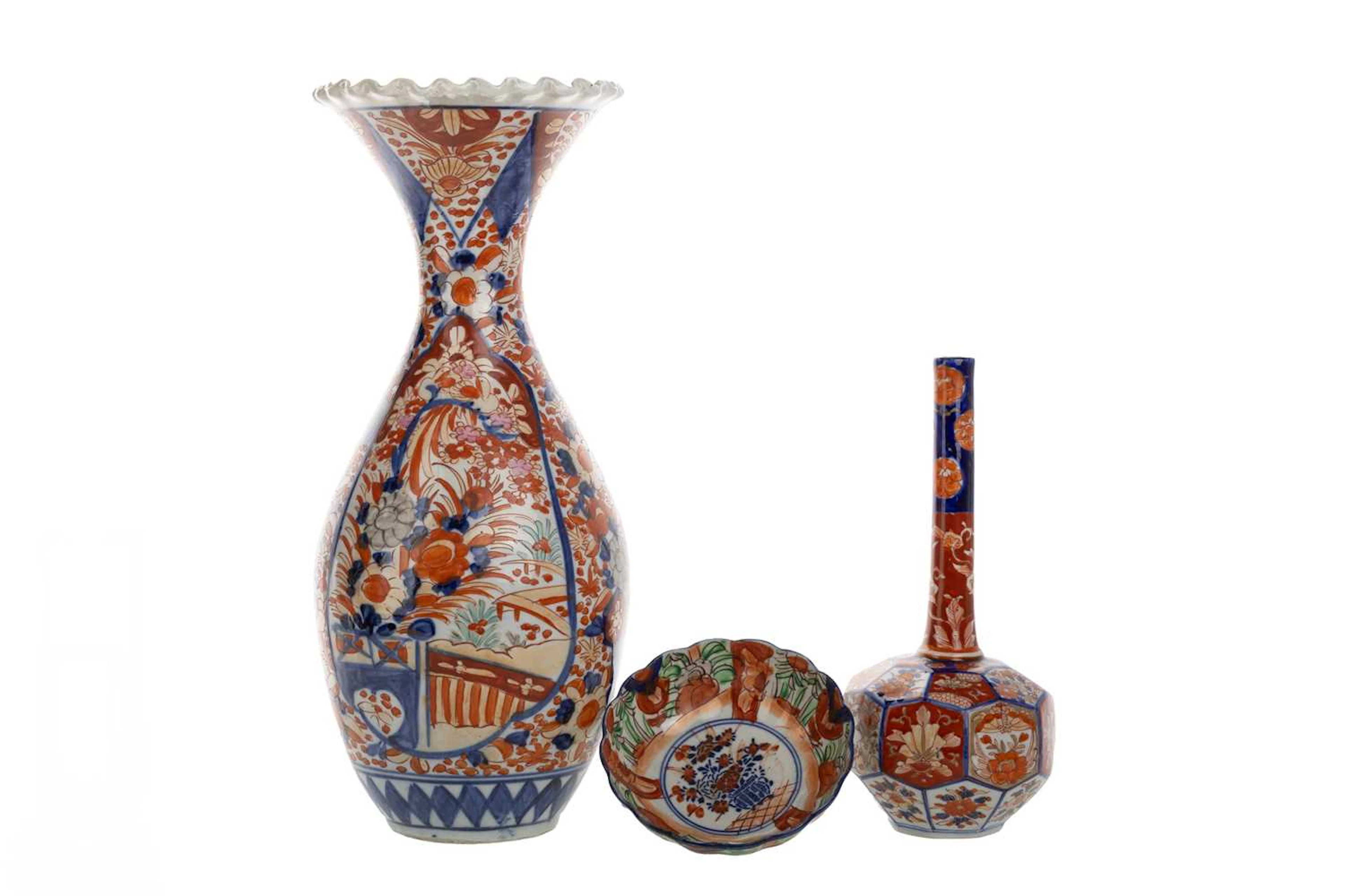 JAPANESE IMARI VASE EARLY 20TH CENTURY