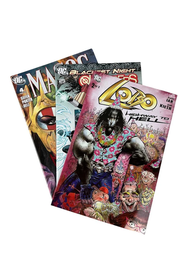 DC COMICS, COLLECTION OF MODERN SUPERHERO COMICS CIRCA 2005-2011