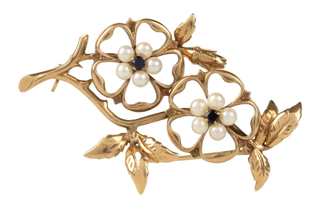 SAPPHIRE AND PEARL BROOCH LATE 20TH CENTURY