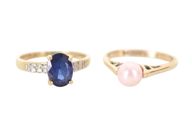 TWO GOLD RINGS LATE 20TH CENTURY